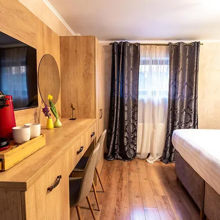 Casa Ioan - Confort Accesibil, La Pasi De Centrul Vechi Pensionat 3*