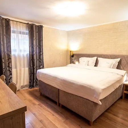 Casa Ioan - Confort Accesibil, La Pasi De Centrul Vechi 3* Braşov