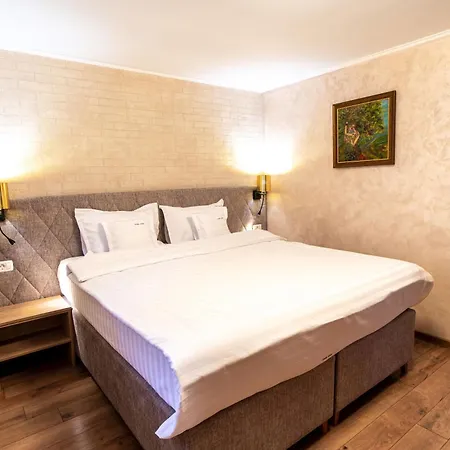 Casa Ioan - Confort Accesibil, La Pasi De Centrul Vechi 3*