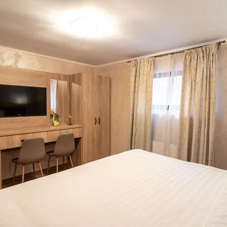 Casa Ioan - Confort Accesibil, La Pasi De Centrul Vechi 3*