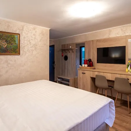Casa Ioan - Confort Accesibil, La Pasi De Centrul Vechi 3*