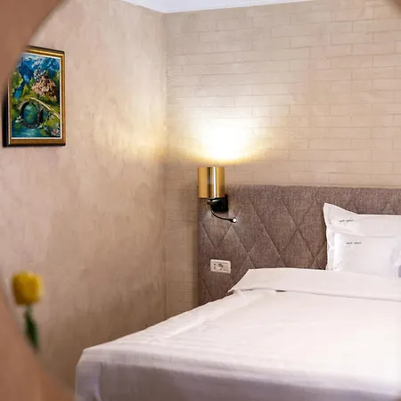 Casa Ioan - Confort Accesibil, La Pasi De Centrul Vechi 3*